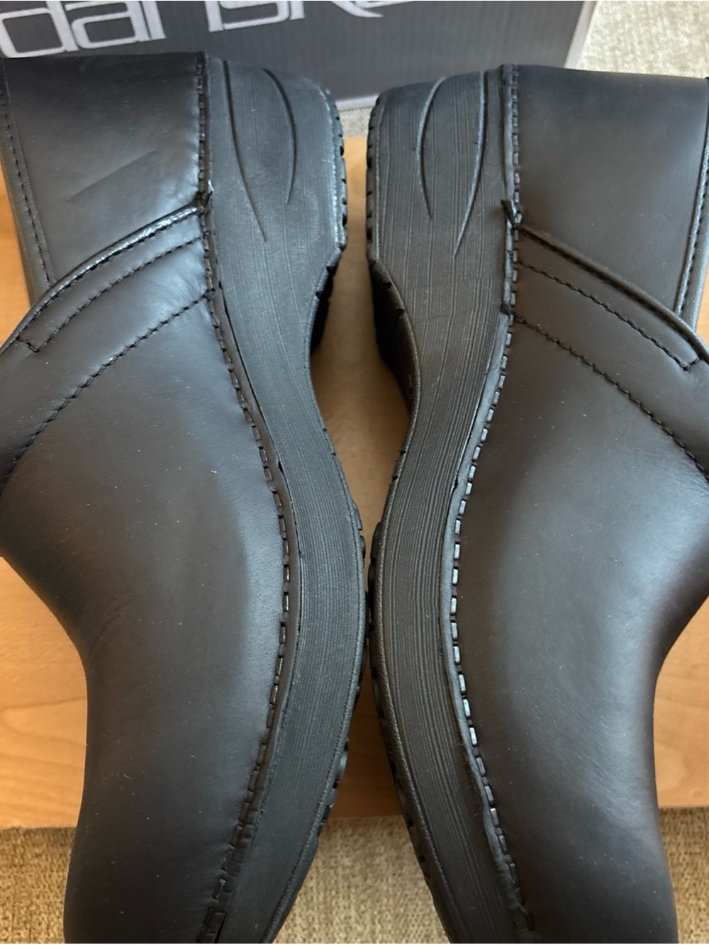 Dansko XP 2.0 waterproof Black pull up leather Slip-On clog size 41 NEW